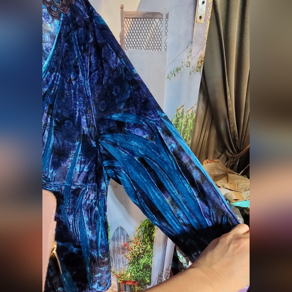 Live and Let Live Teal and Navy Velour Blouse with Lace Detail - Picture 6 of 7